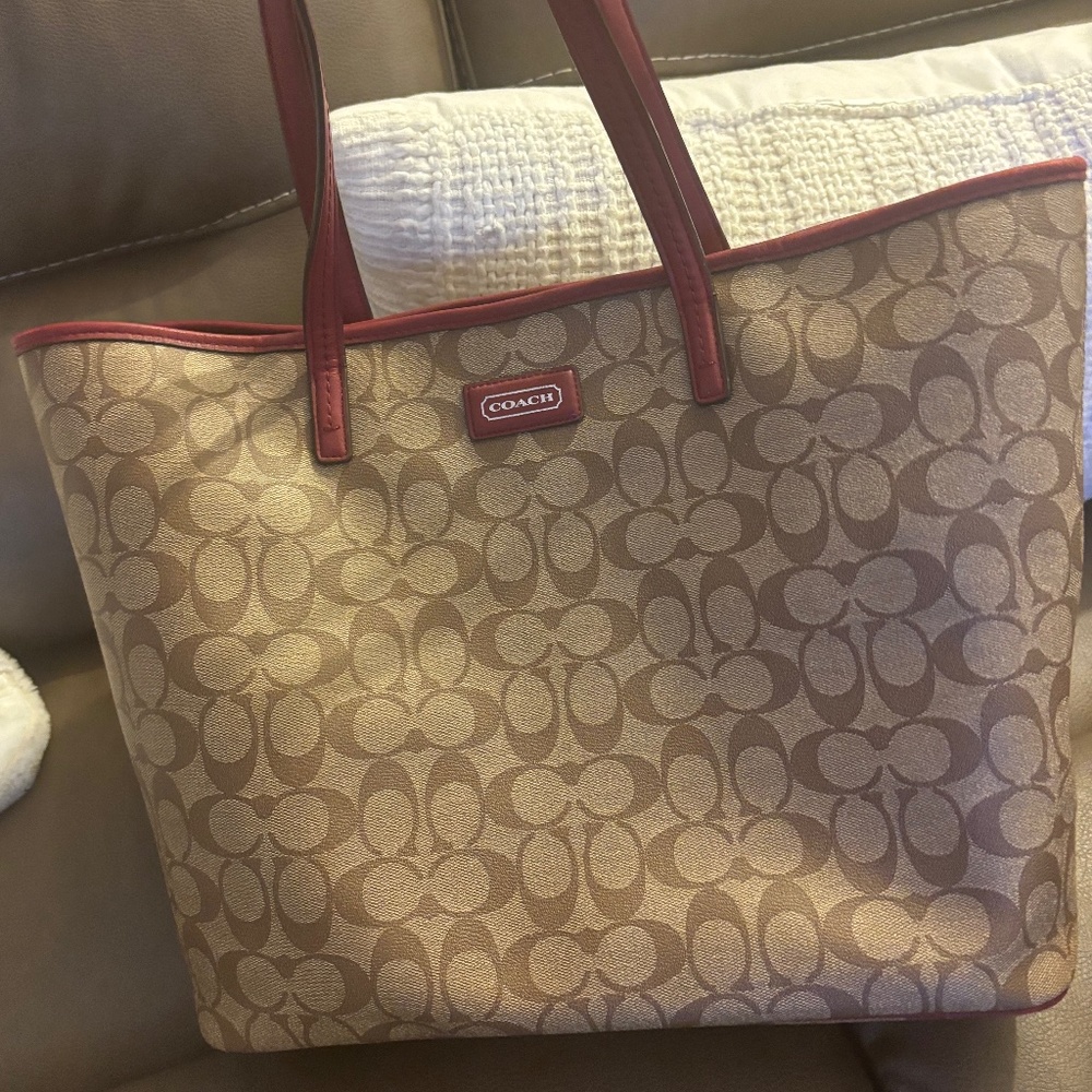 Soft Tote Hobo In Signature Jacquard Vintage
